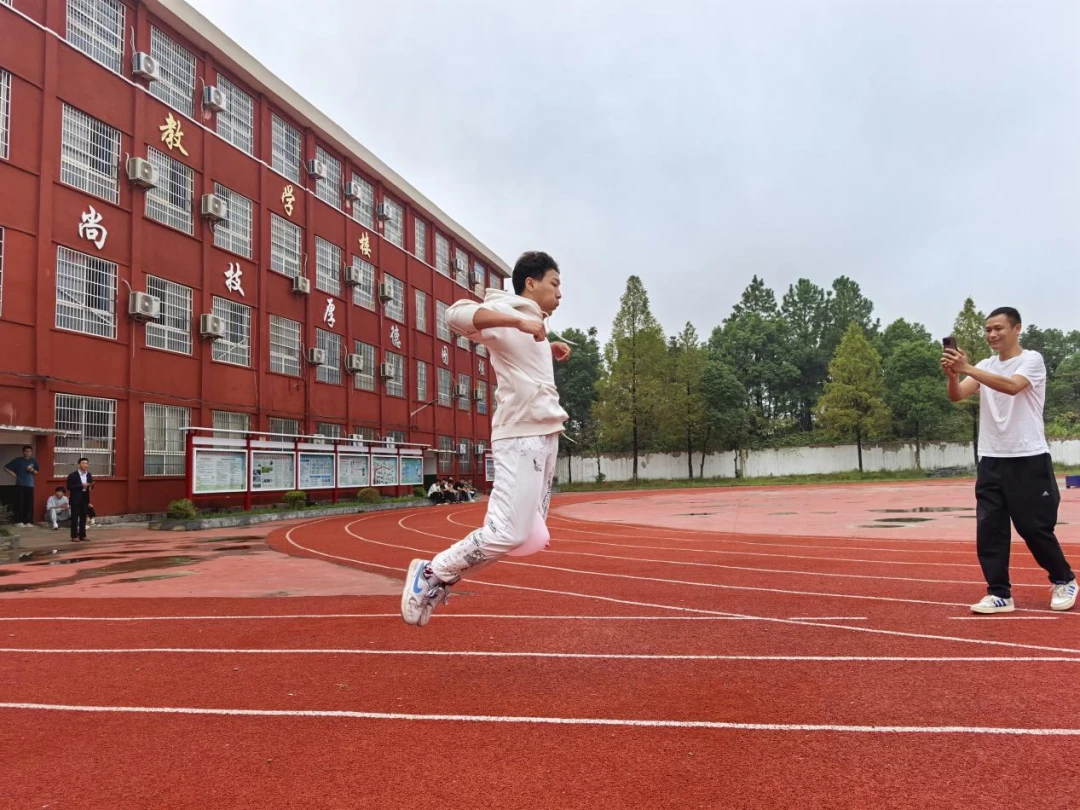 刻苦训练篮球时如何避免受伤的建议_0